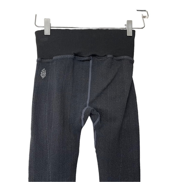 FREE People Movement Vintage Black Ribbed Chevron Leggings Cropped Size XS - Picture 4 of 10